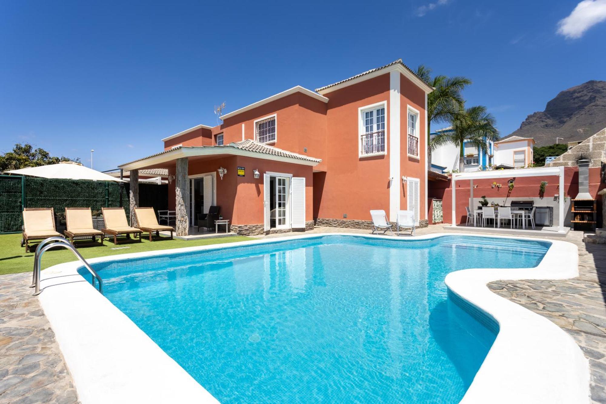 Дом отдыха Chloe Tenerifesummervillas Giant Private Pool 11 Meters Long